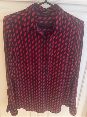 Banana Republic Women’s Rad and Black Geometric Button-Up Shirt